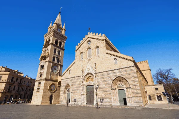 Immagine della galleria del tour di Messina che illustra: L’orologio racconta una storia pubblica