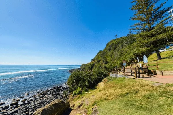 Cómo la Gold Coast se convirtió en el patio de recreo de Australia: cultura del surf, rascacielos y reinvención