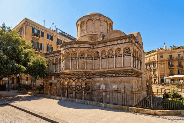 Immagine della galleria del tour di Messina che illustra: La guerra ha portato un nuovo ciclo di distruzione