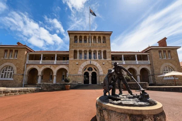 La Perth Mint donne à l’industrie de l’or une présence visible dans la ville.