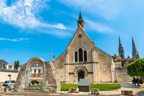 Image de la galerie du circuit de Chartres illustrant Pourquoi le bleu de Chartres paraît si singulier